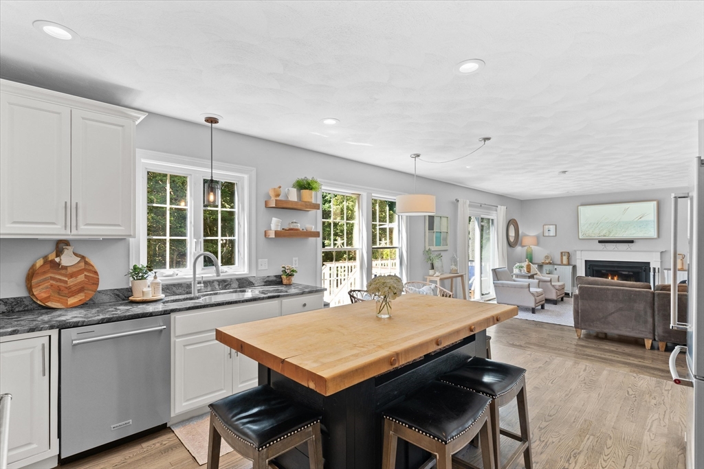 69 Curzon Mill Road Newburyport, MA 01950 - Photo 9 of 40 a kitchen with a stove a refrigerator and a stove