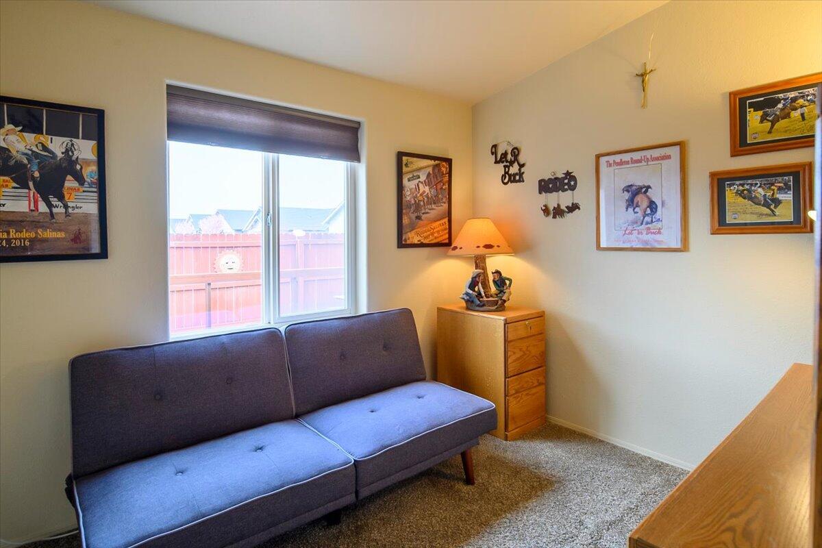 1875 Northeast 6th Street Redmond, OR 97756 - Photo 26 of 33