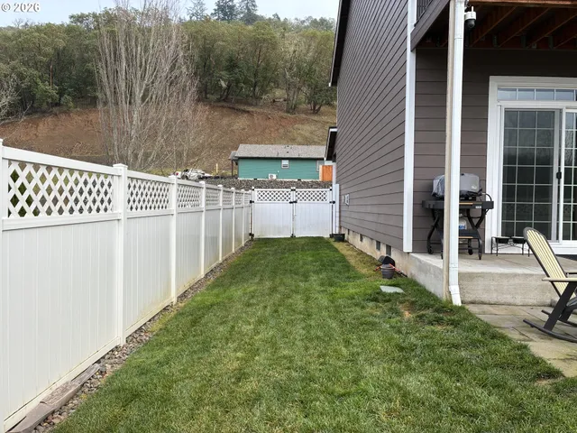 $675,000 | 786 North View Drive, Winchester, OR 97495