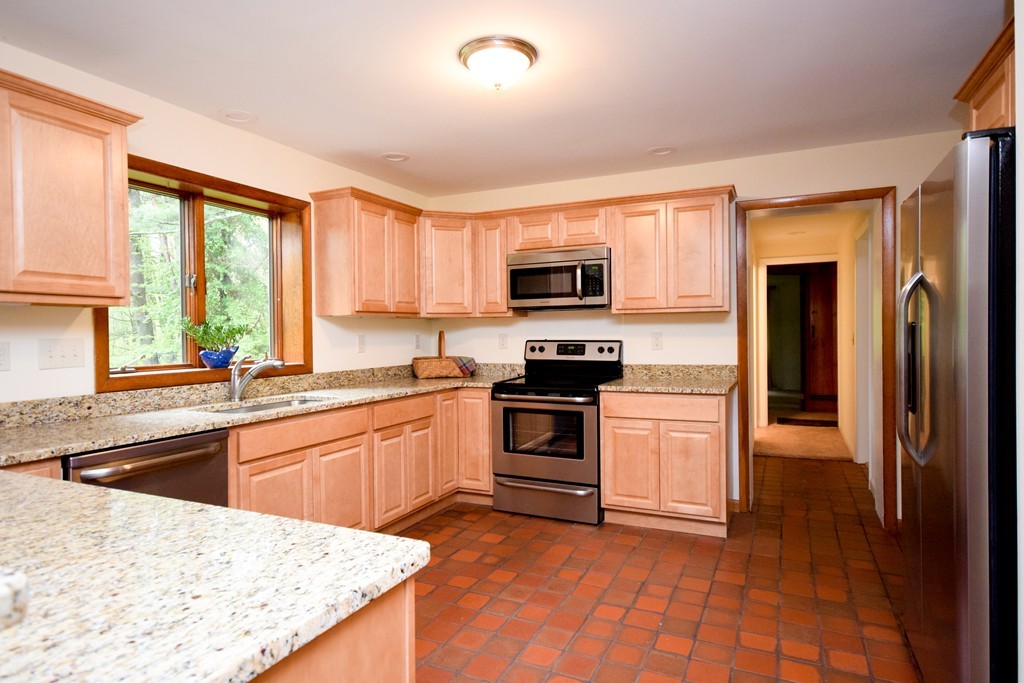 495 Springfield Street Wilbraham, MA 01095 - Photo 3 of 29 Gallery Image 3