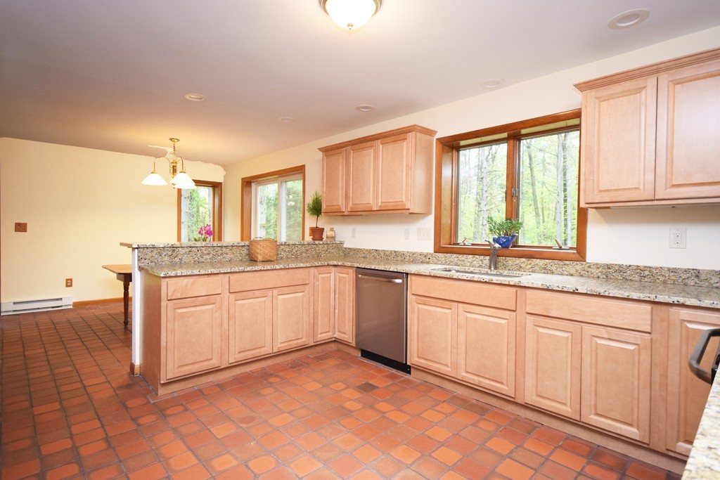 495 Springfield Street Wilbraham, MA 01095 - Photo 4 of 29 Gallery Image 4