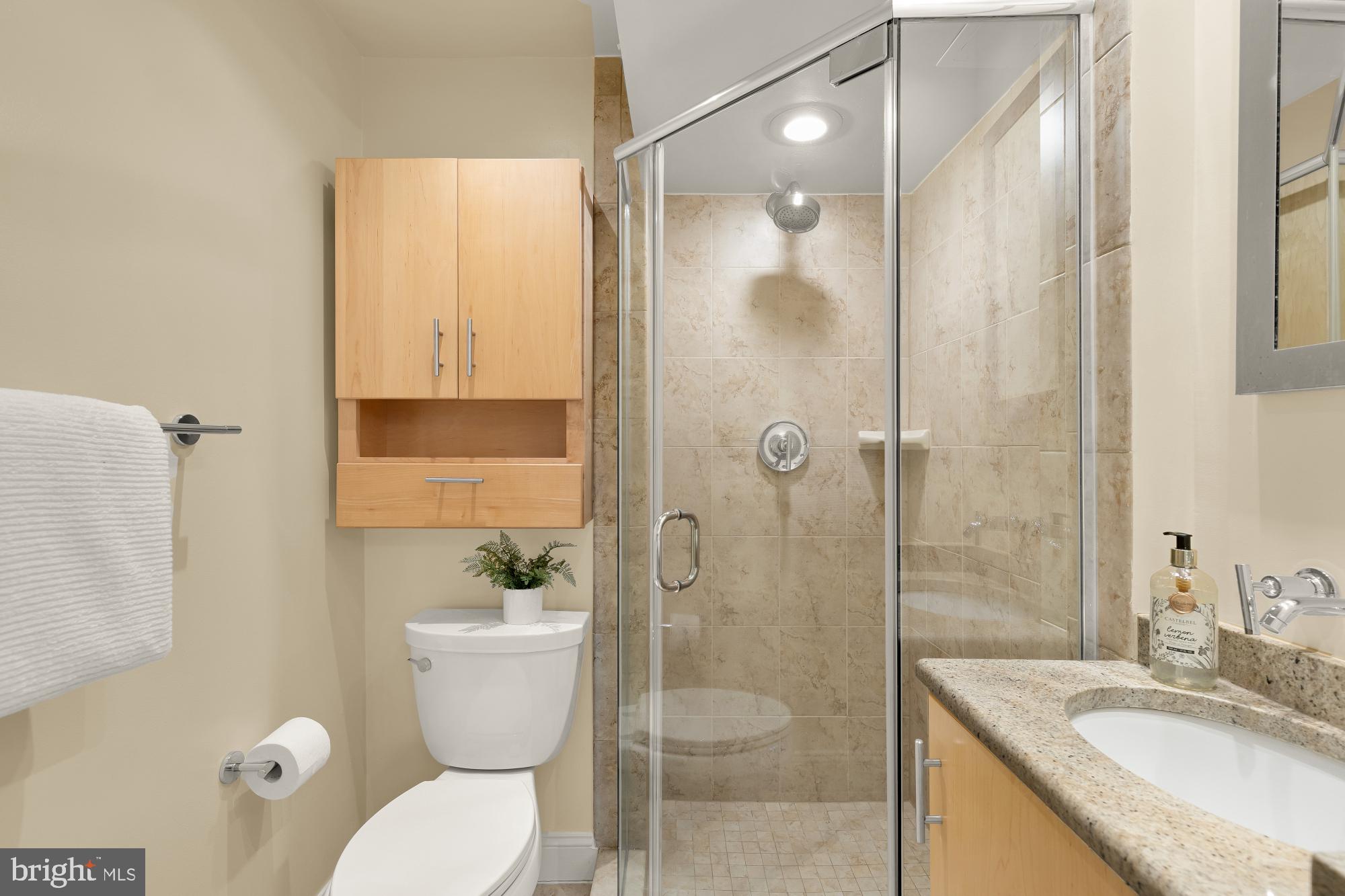 1915 Calvert Street Northwest Washington, DC 20009 - Photo 18 of 41