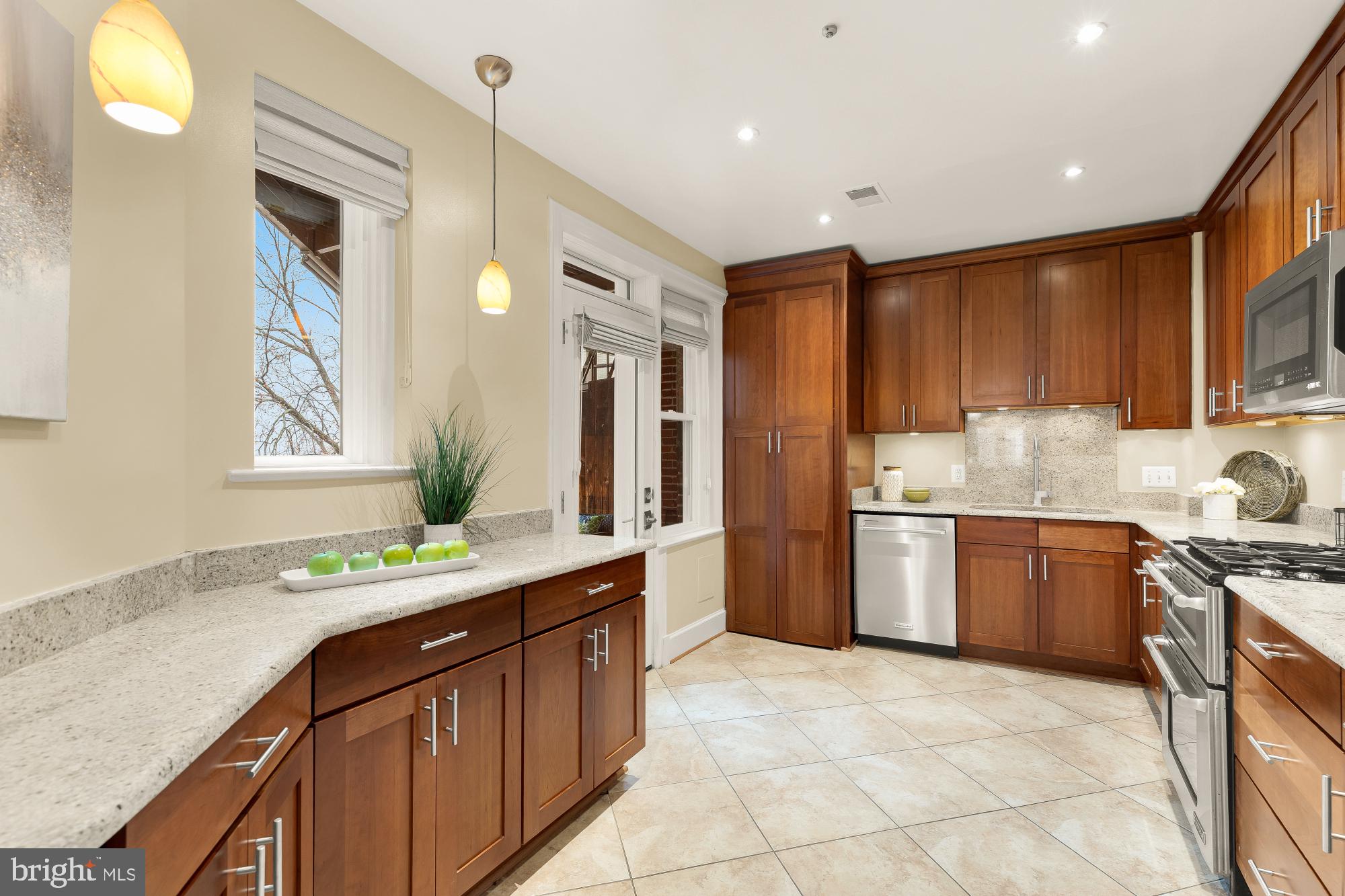 1915 Calvert Street Northwest Washington, DC 20009 - Photo 30 of 41