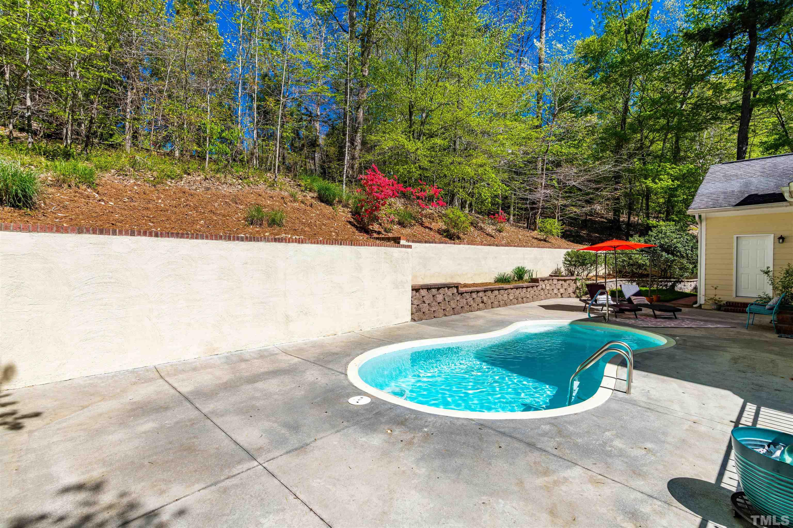 114 Marin Drive Chapel Hill, NC 27516 - Photo 5 of 27 a view of outdoor space and yard