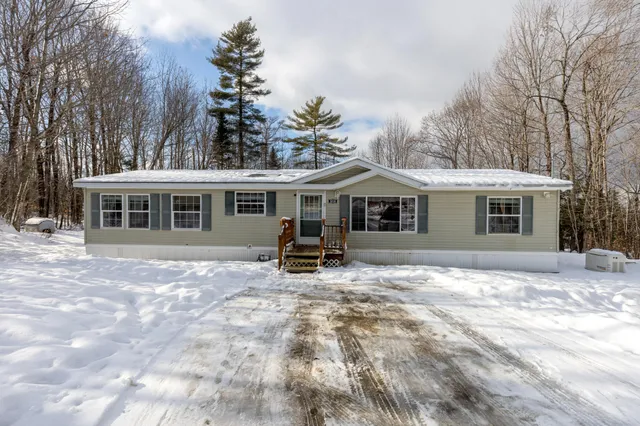 $289,000 | 3036 Ohio Street, Glenburn, ME 04401