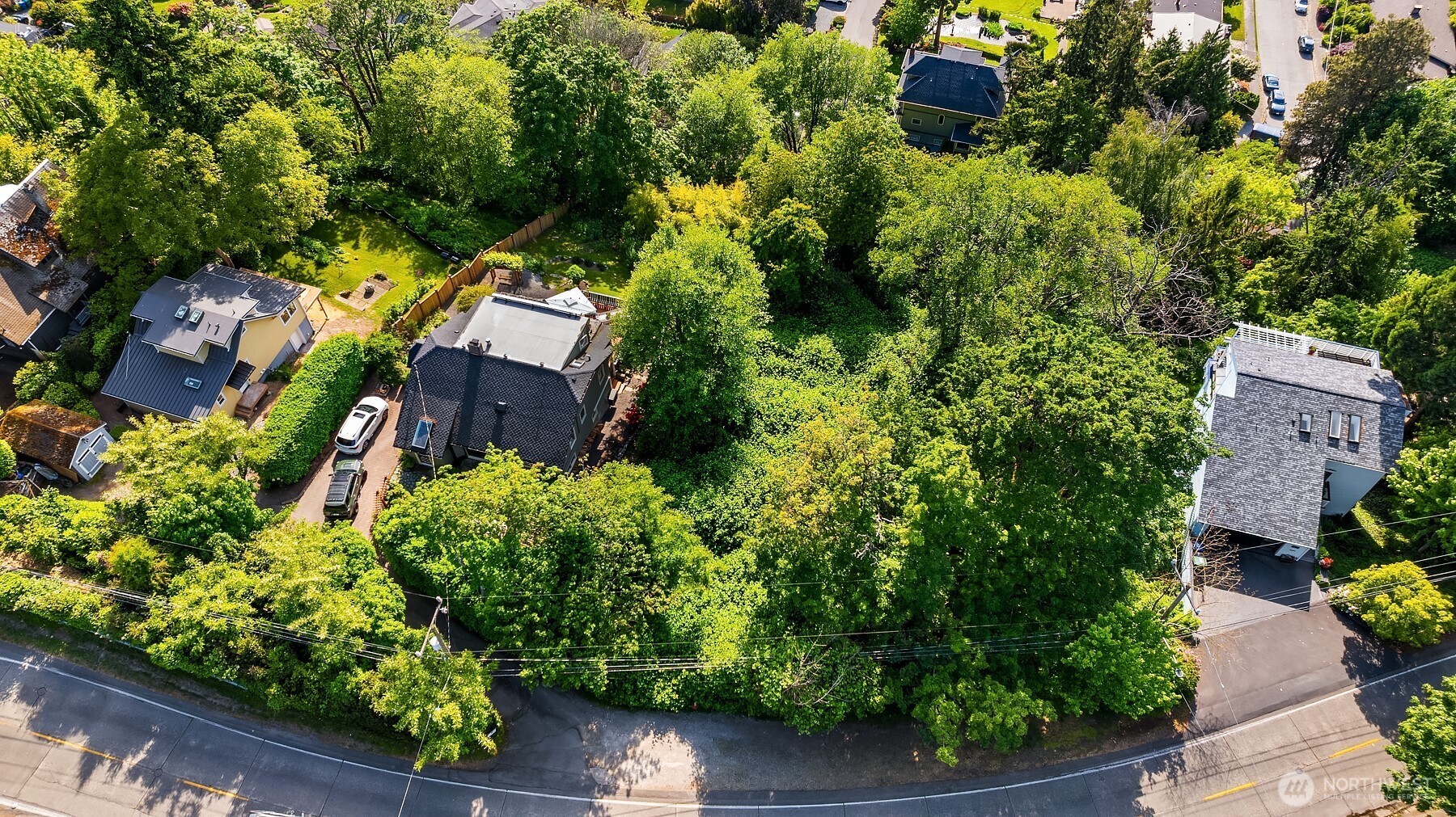 5213 Southwest Jacobsen Road Seattle, WA 98116 - Photo 9 of 9 Gallery Image 9
