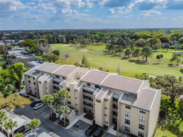 $2,550 | 13618 Greenfield Drive, Unit 305, Tampa, FL 33618