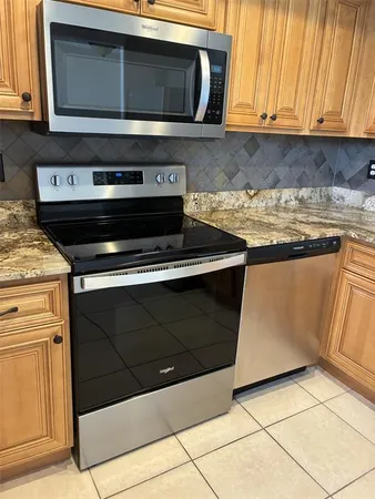 $2,100 | 13618 Greenfield Drive, Unit 305, Tampa, FL 33618
