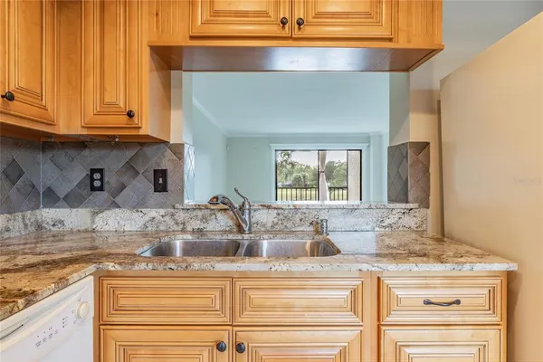 $2,100 | 13618 Greenfield Drive, Unit 305, Tampa, FL 33618