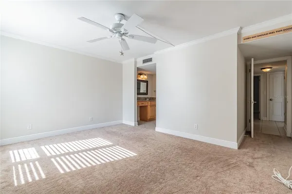 $2,100 | 13618 Greenfield Drive, Unit 305, Tampa, FL 33618