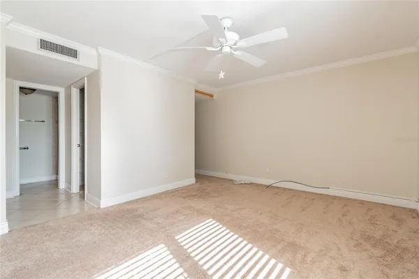 $2,100 | 13618 Greenfield Drive, Unit 305, Tampa, FL 33618