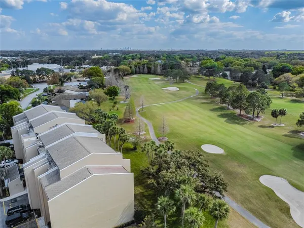 $2,100 | 13618 Greenfield Drive, Unit 305, Tampa, FL 33618