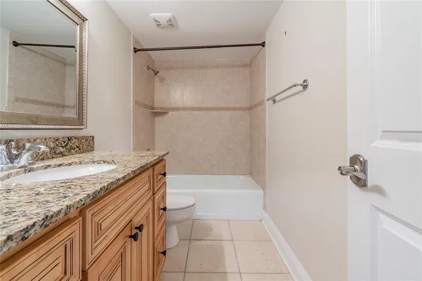 $2,100 | 13618 Greenfield Drive, Unit 305, Tampa, FL 33618