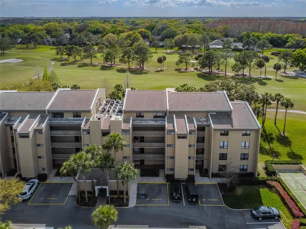$2,100 | 13618 Greenfield Drive, Unit 305, Tampa, FL 33618