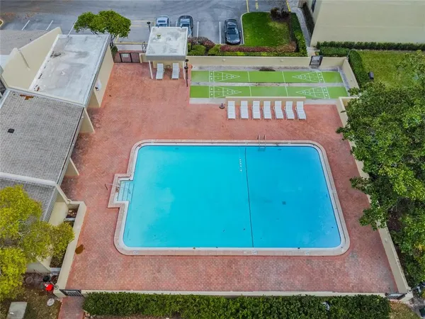 $2,100 | 13618 Greenfield Drive, Unit 305, Tampa, FL 33618