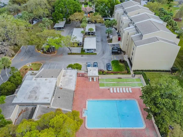 $2,100 | 13618 Greenfield Drive, Unit 305, Tampa, FL 33618