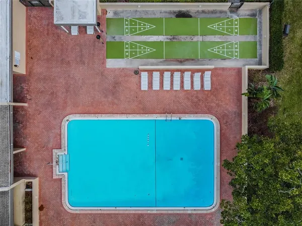 $2,100 | 13618 Greenfield Drive, Unit 305, Tampa, FL 33618