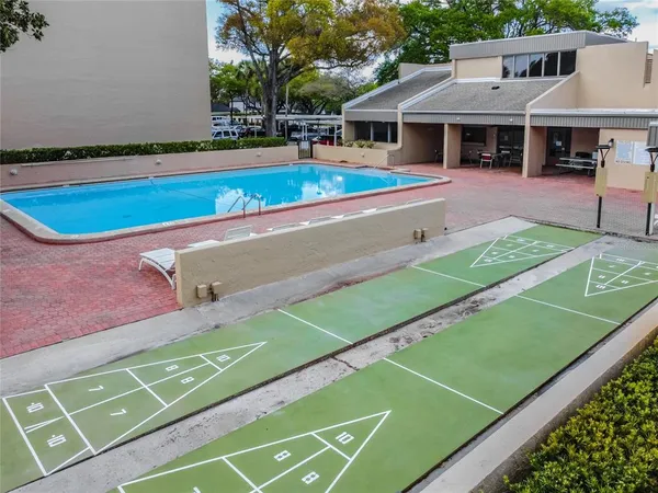 $2,100 | 13618 Greenfield Drive, Unit 305, Tampa, FL 33618