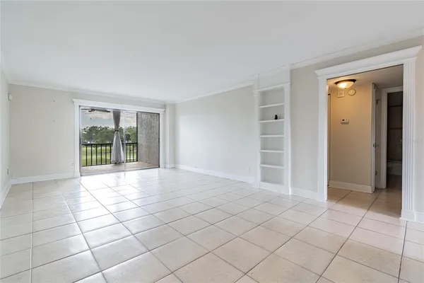 $2,100 | 13618 Greenfield Drive, Unit 305, Tampa, FL 33618