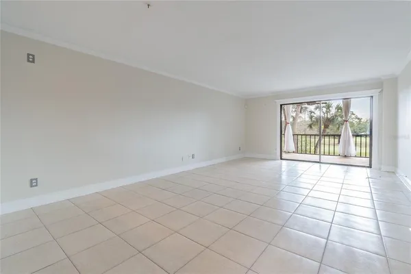 $2,100 | 13618 Greenfield Drive, Unit 305, Tampa, FL 33618