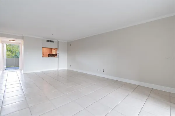 $2,100 | 13618 Greenfield Drive, Unit 305, Tampa, FL 33618