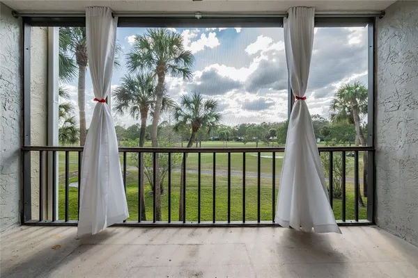 $2,100 | 13618 Greenfield Drive, Unit 305, Tampa, FL 33618