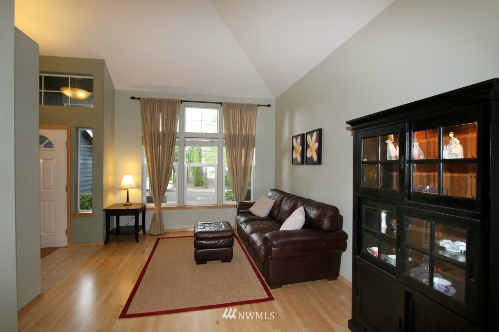 8921 Northeast 176th Street Bothell, WA 98011 - Photo 4 of 17 Gallery Image 4