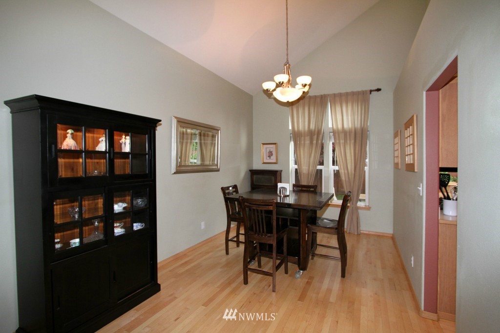 8921 Northeast 176th Street Bothell, WA 98011 - Photo 6 of 17 Gallery Image 6