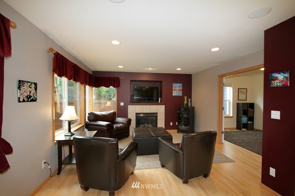 8921 Northeast 176th Street Bothell, WA 98011 - Photo 7 of 17 Gallery Image 7