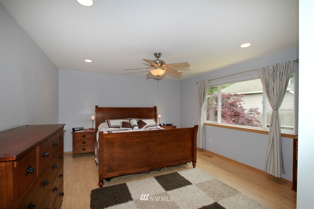 8921 Northeast 176th Street Bothell, WA 98011 - Photo 9 of 17 Gallery Image 9