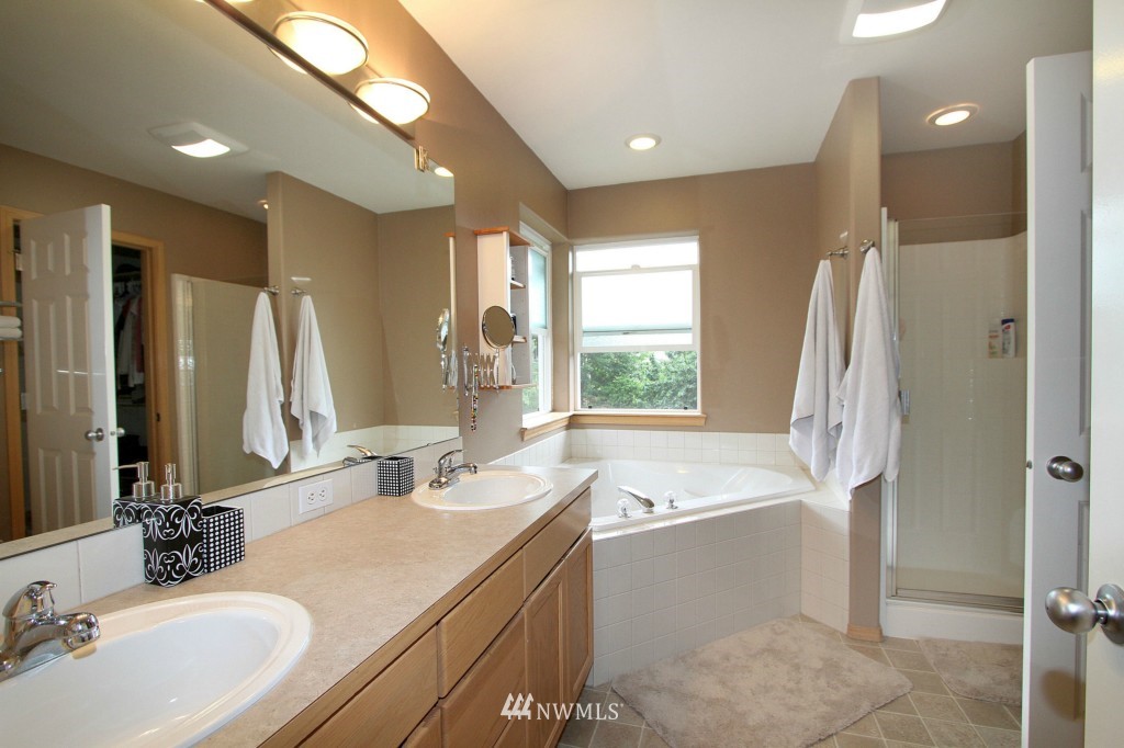 8921 Northeast 176th Street Bothell, WA 98011 - Photo 10 of 17 Gallery Image 10