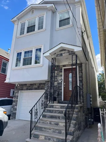 $2,600 | 253 Pine Street, Elizabeth Port, NJ 07206