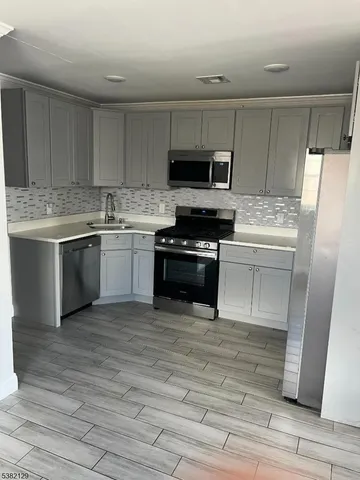 $2,600 | 253 Pine Street, Elizabeth Port, NJ 07206