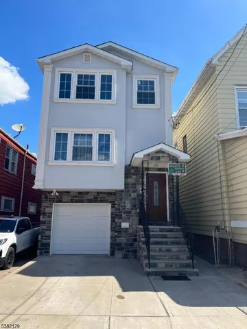 $2,600 | 253 Pine Street, Elizabeth Port, NJ 07206