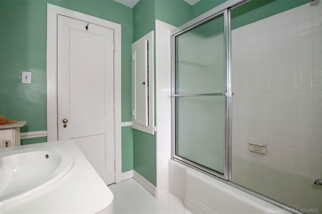 395 Rivard Boulevard Grosse Pointe, MI 48230 - Photo 42 of 54 31378482-41.JPG