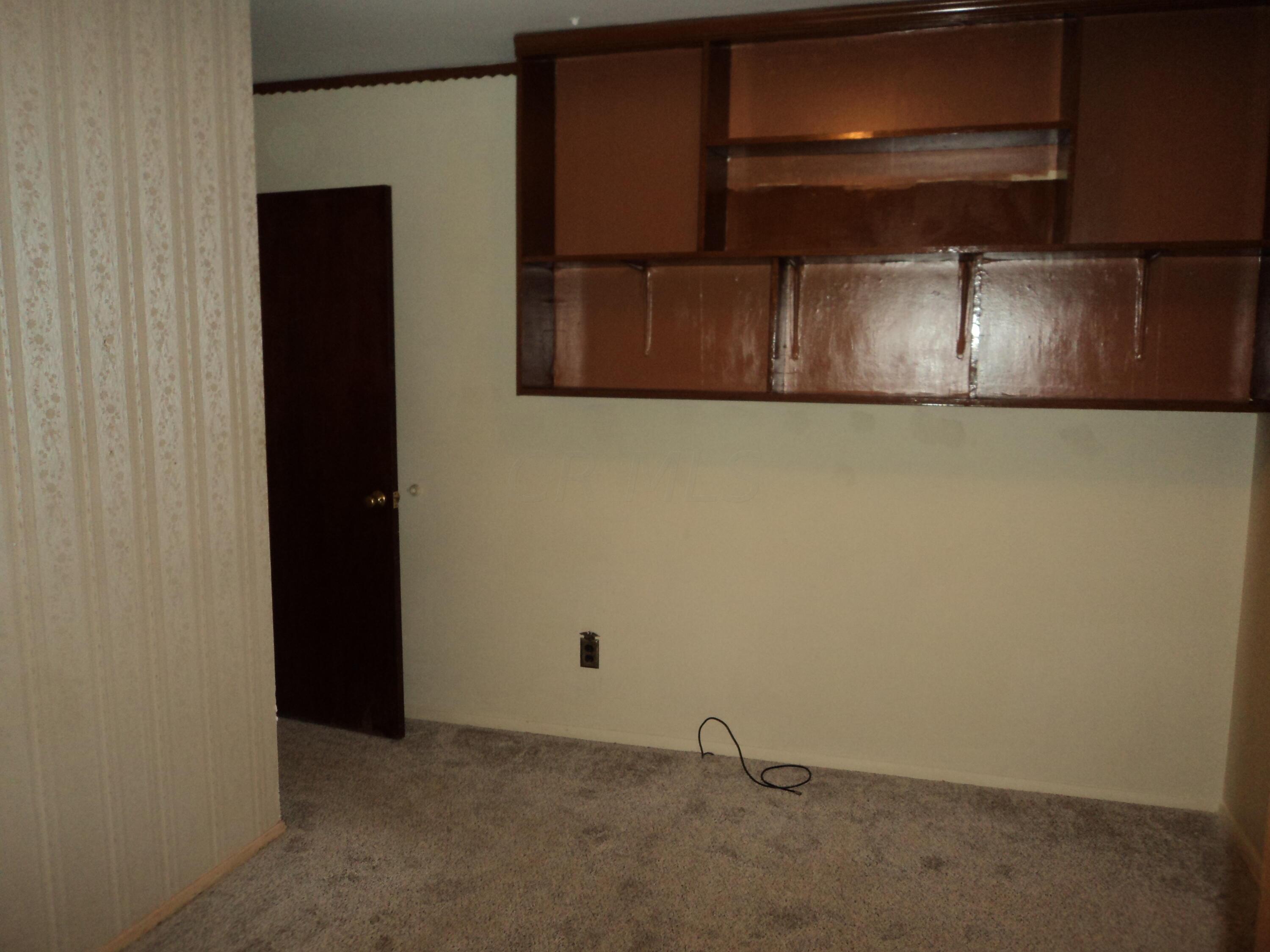314 Smith Road Columbus, OH 43228 - Photo 13 of 27 DSC09064