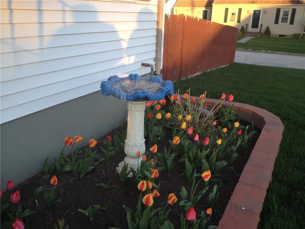 46 Hamilton Road Cranston, RI 02910 - Photo 3 of 24 Gallery Image 3
