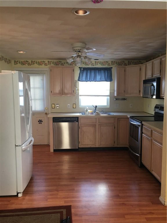 46 Hamilton Road Cranston, RI 02910 - Photo 4 of 24 Gallery Image 4