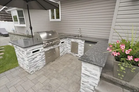 $949,999 | 272 Hamilton Avenue, Massapequa, NY 11758