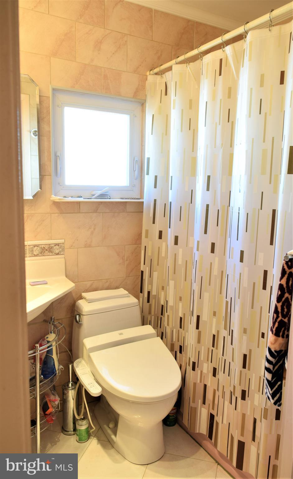 1008 Tomlinson Road Philadelphia, PA 19116 - Photo 12 of 40 Full Bathroom 1