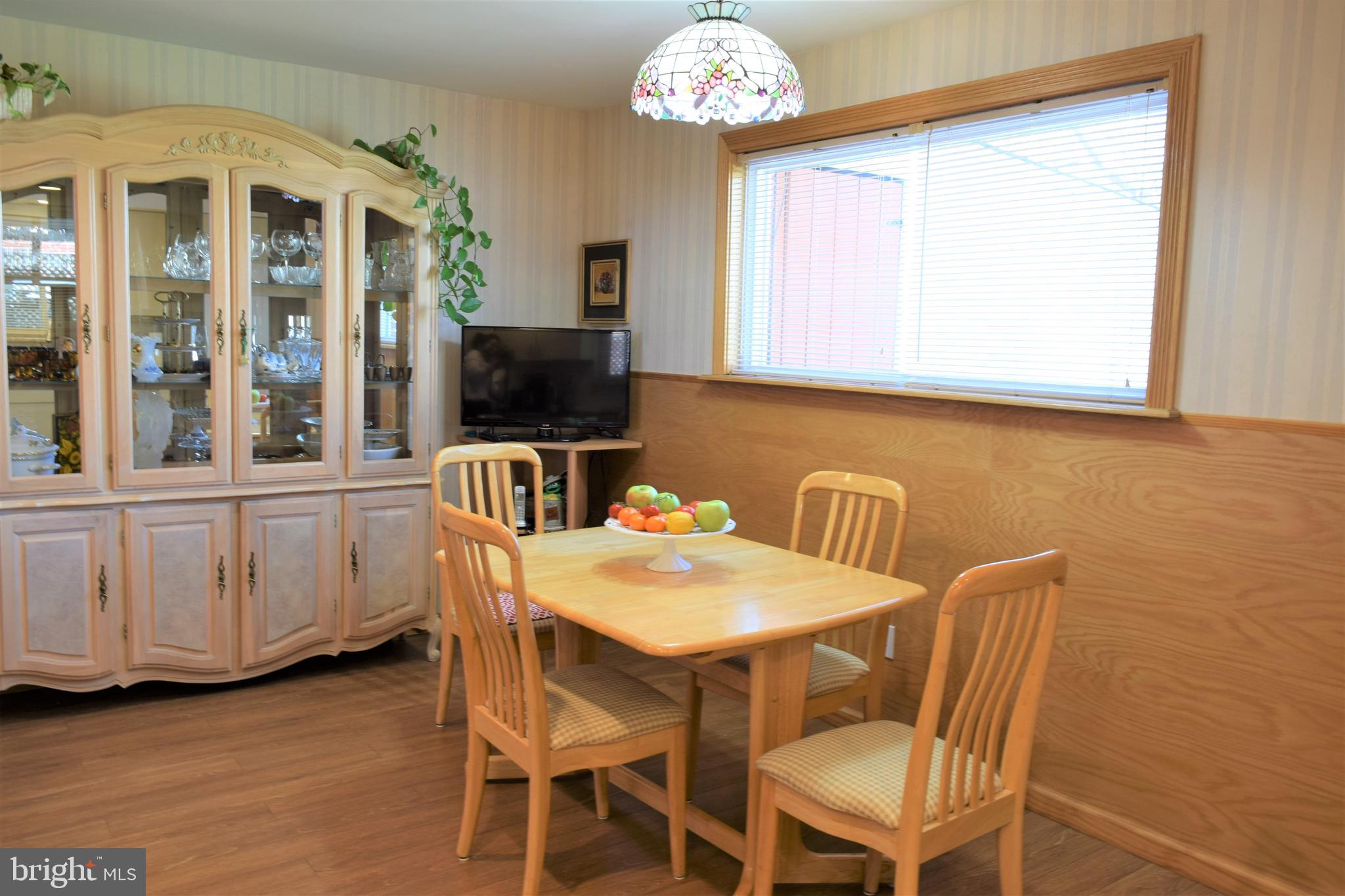 1008 Tomlinson Road Philadelphia, PA 19116 - Photo 24 of 40 Eat in Kitchen