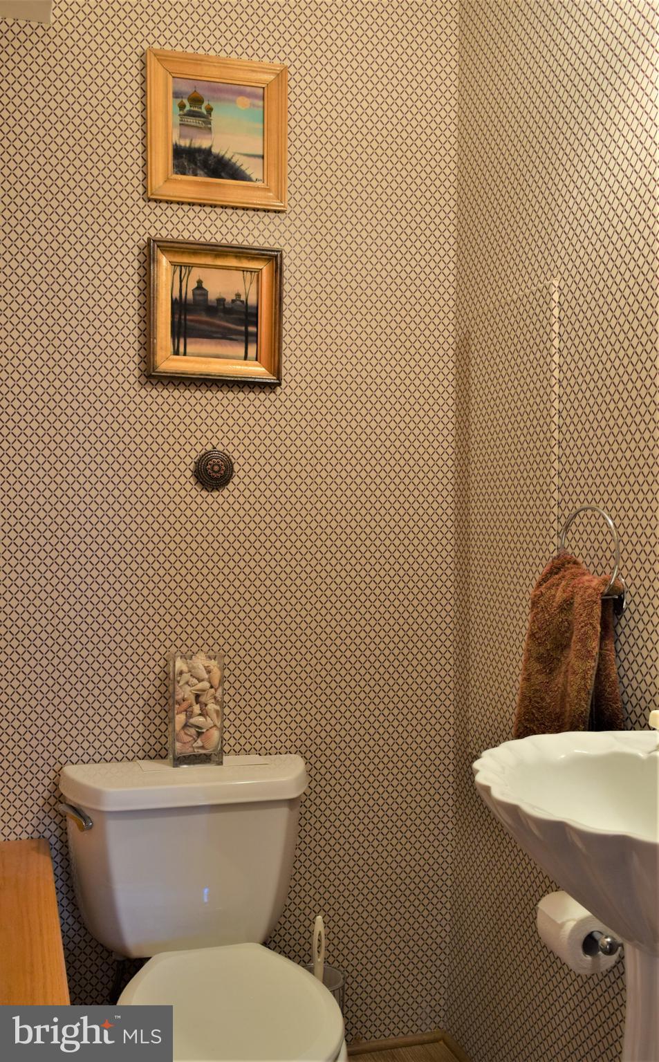 1008 Tomlinson Road Philadelphia, PA 19116 - Photo 27 of 40 Half Bathroom