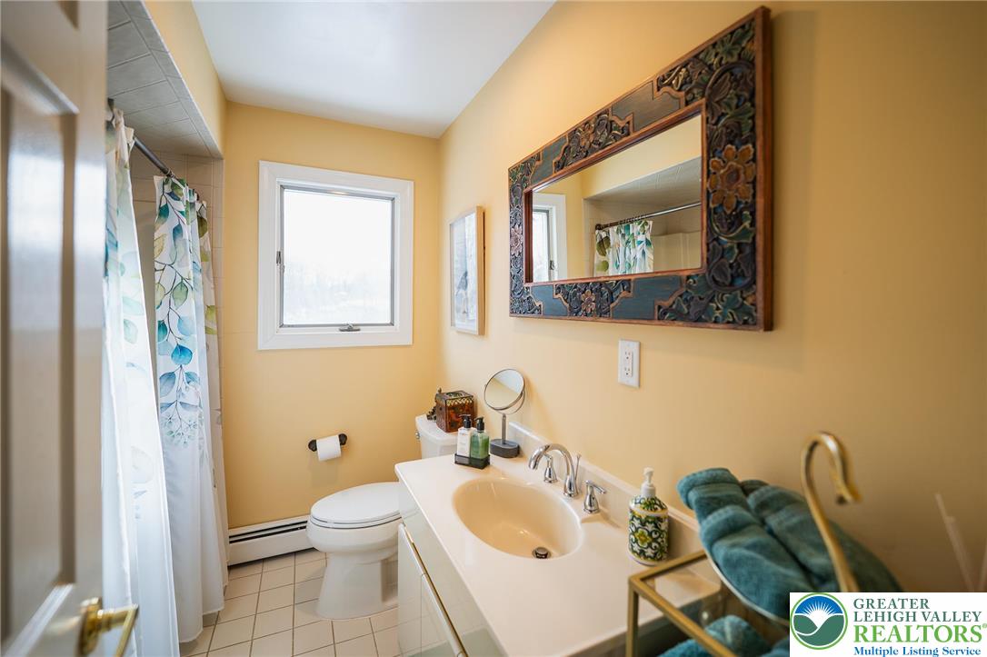 33 Ward Road Blairstown, NJ 07825 - Photo 26 of 70 2nd floor full bathroom