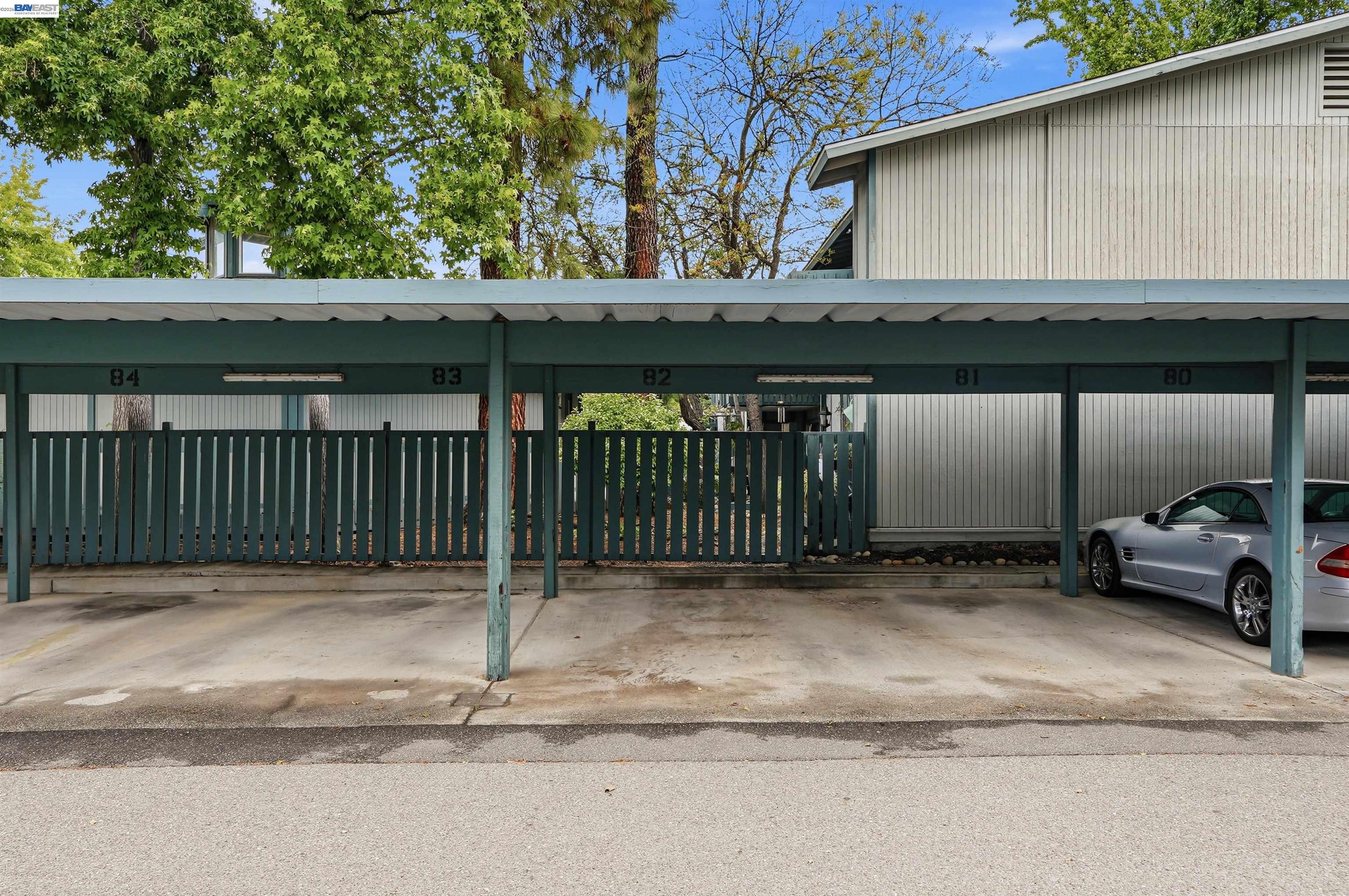 1036 Oak Grove Road, Unit 81 Concord, CA 94518 - Photo 4 of 11 a backyard of a house
