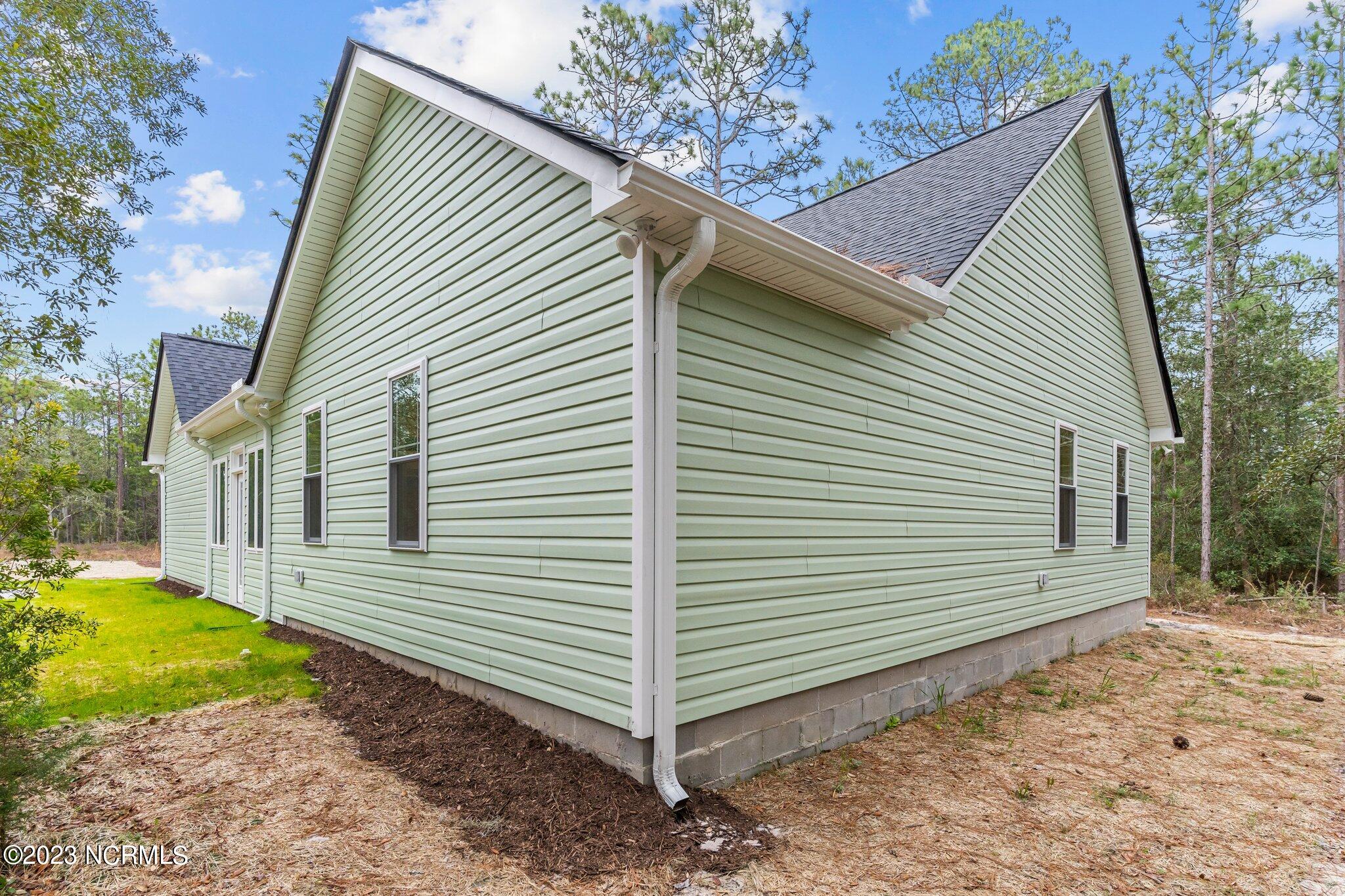 68 Knox Road Southport, NC 28461 - Photo 13 of 53 Seamless Gutters
