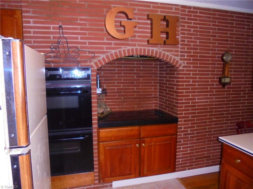 6306 Roblyn Road Greensboro, NC 27410 - Photo 6 of 21 Gallery Image 6