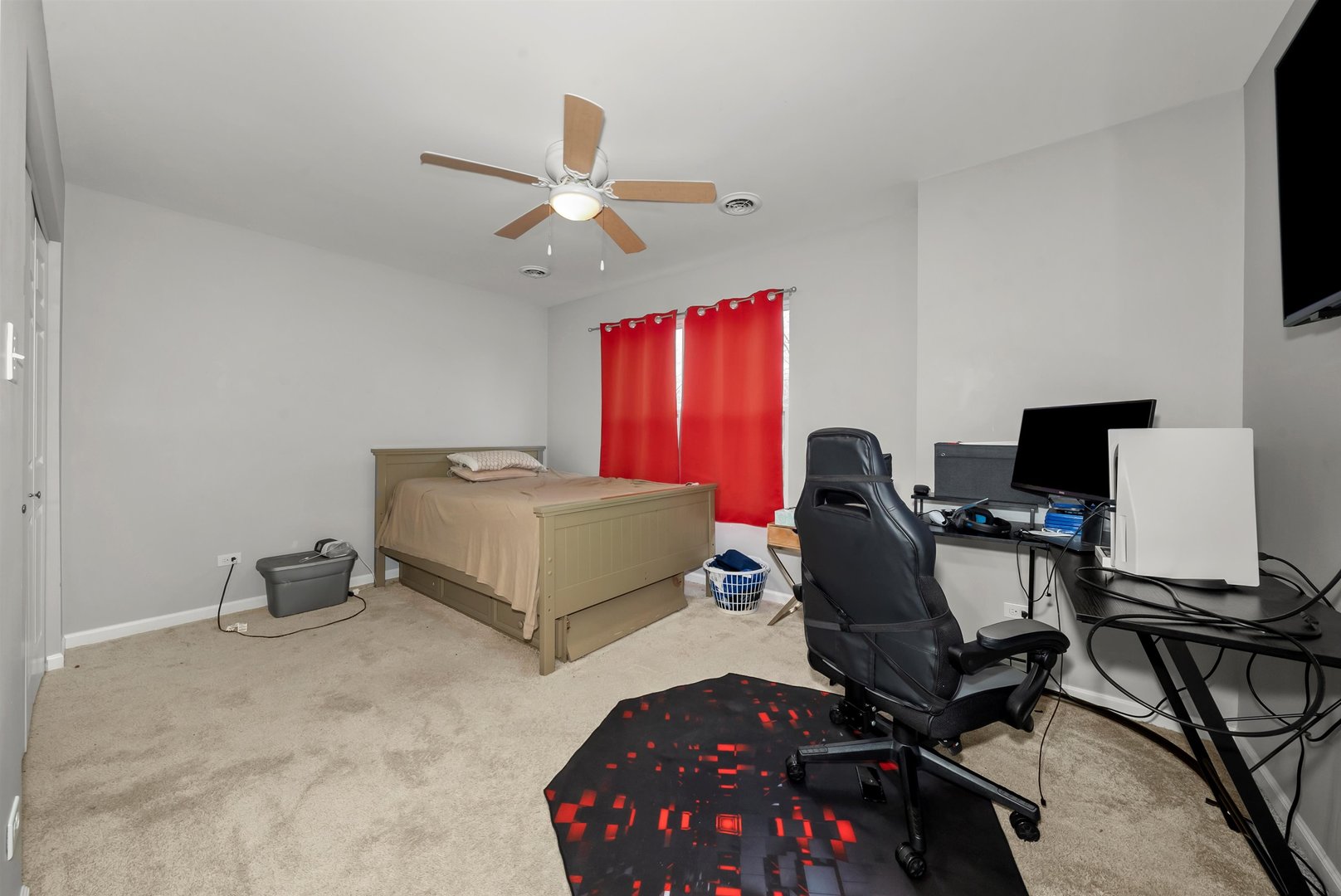1516 Perry Street Crete, IL 60417 - Photo 15 of 35 a workspace with a couch