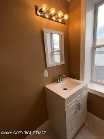 $1,500 | 100-106 South Courtland Street, Unit 2 &3, East Stroudsburg, PA 18301