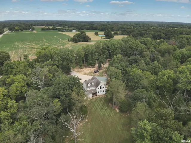 $390,000 | 21885 North Tea Rose Lane, Texico, IL 62889