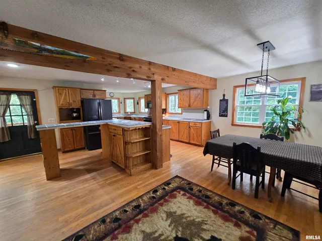 $390,000 | 21885 North Tea Rose Lane, Texico, IL 62889